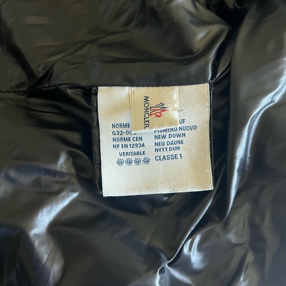 Moncler Bady Giubbotto Down Jacket - Picture 12 of 15